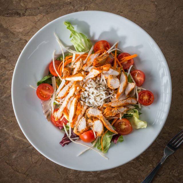 Salata cu pui