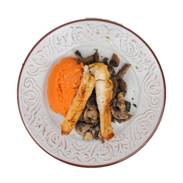 File de cod cu sos alb, piure de morcovi cu ghimbir si sote de ciuperci de padure 350g