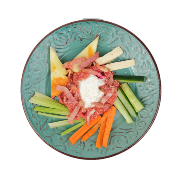 Humus de sfeclă roșie cu bacon, haloumi, tofu, branza ricota, pasta de tahini, salata de cruditati si seminte de susan 350g