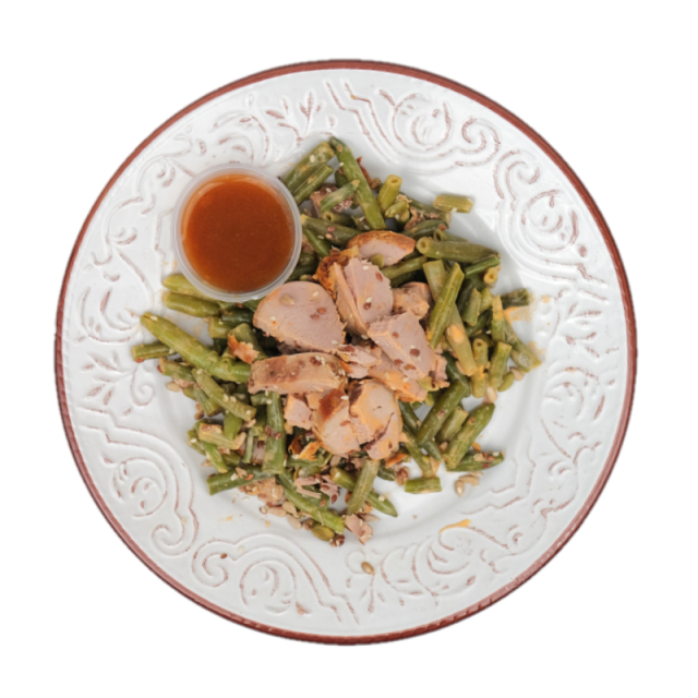 Muschiulet de porc cu seminte si sos brun, cu bacon, rosii si fasole verde in sos de smantana 350g