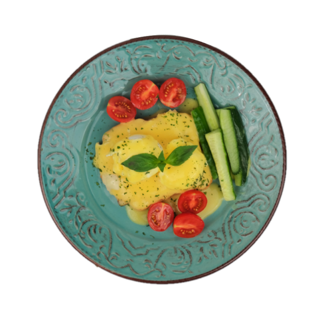 Oua benedict cu sos holandaise (oua posate, muschi file la cuptor, cascaval, paine integrala, rosii cherry si bastonase de castraveti) 300g/400g
