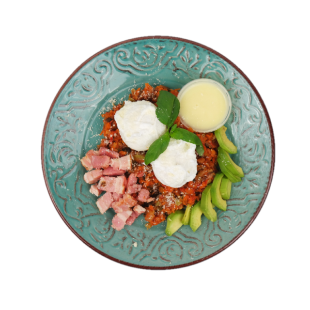 Oua posate pe pat de legume cu bacon, avocado si sos alb 300g/400g
