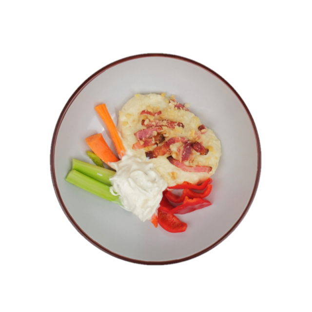 Pasta de conopida cu bucatele de bacon si alune, cu morcovi, ardei, apio si salata de telina 200g