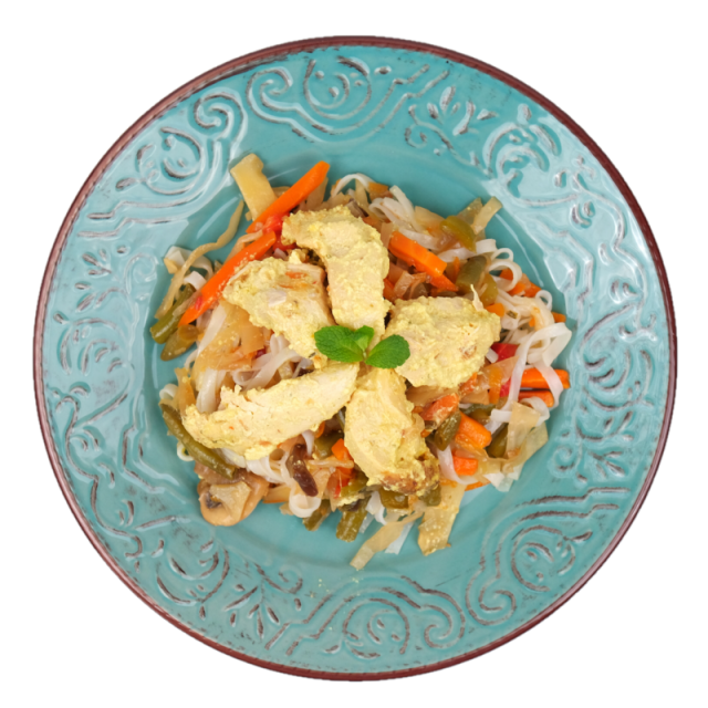 Piept de pui in sos curry cu taitei de orez si legume chinezesti 350g