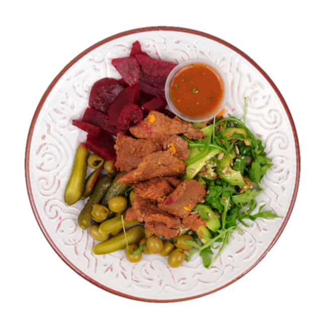 A. Steak de vita cu sfecla rosie, castraveti murati si minisalata cu rucola, capere, mix de seminte, avocado si masline 350g