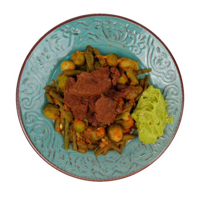 C. Steak de vita cu varza de bruxelles fasole verde, ardei si guacamole cu sos dulce-picant 350g