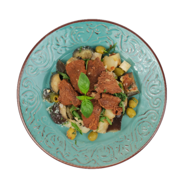 Tagliata de vita cu grana cu rosii, pestarnac, vinete, masline, busuioc la cuptor 350g