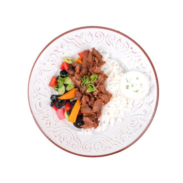 Vita slow cooked cu anghinare, orez, masline, ceapa, ardei, si sos de smantana cu chives 250g