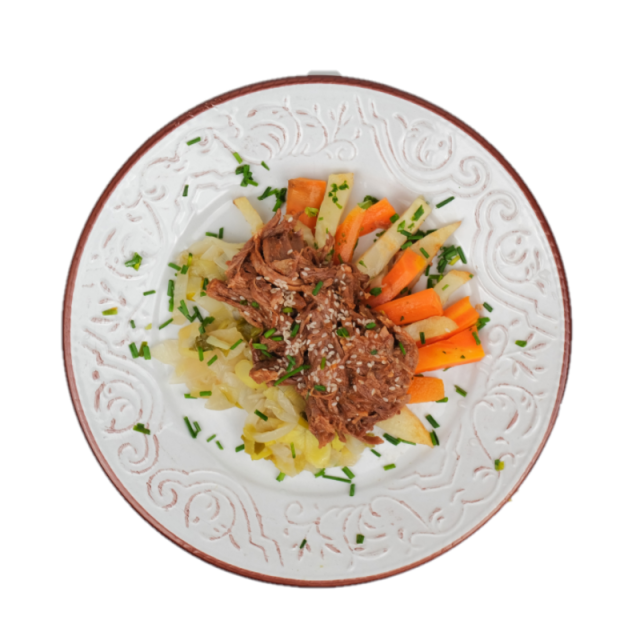 Vita slow cooked cu morcovi, ceapa, praz si telina la tigaie in sos de unt 350g