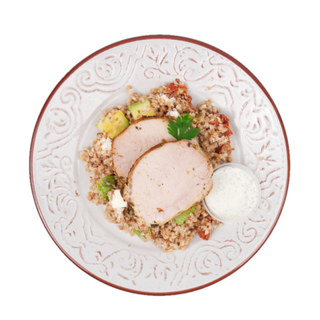 cotlet de porc cu risotto din hrisca cu branza feta, dovlecel si rosii uscate 250g