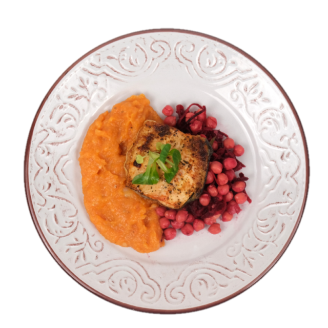 File de pastrav cu sos de capere cu piure de morcovi, telina si salata de sfecla rosie si naut 250g/350g/500g