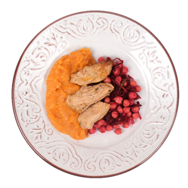 Piept de curcan cu piure de morcovi cu telina si salata de sfecla rosie cu naut 350g