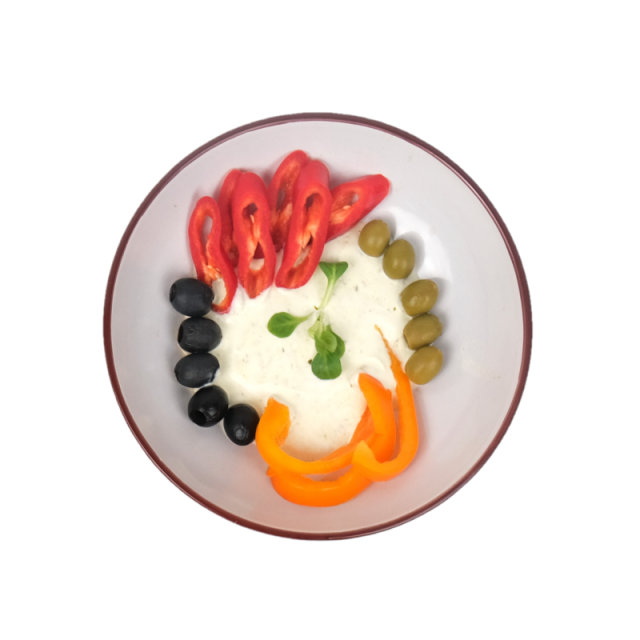 Tartina din paine integrala cu crema de tofu, fasii de ardei, pesto si masline 200g/300g/400g