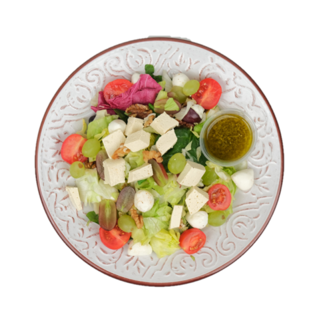 Salata cu tofu, mozzarela, rosii cherry, nuci intregi, struguri si sos pesto cu ulei de masline 250g/350g/500g