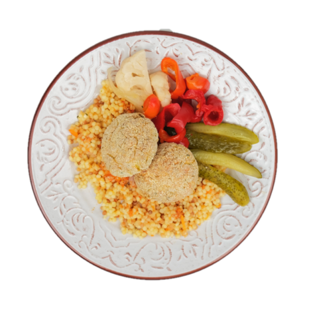 Chiftelute de cartofi in crusta de pesmet cu cous-cous cu legume si muraturi 250g/350g/500g